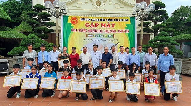ho-dong-tp-chi-linh-to-chuc-le-vinh-danh-trao-thuong-khuyen-hoc-nam-hoc-2022-2023